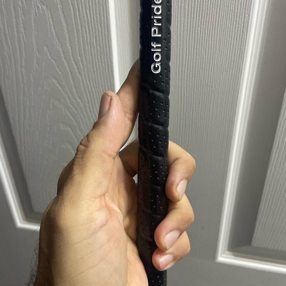 Woman’s cobra golf sand wedge in right handed
Graphite shaft in ladies flex - Picture 5 of 8